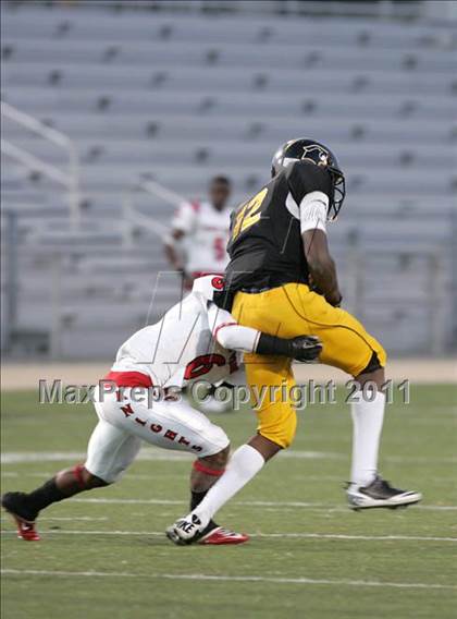 Thumbnail 1 in View Park vs. Animo South Los Angeles (CIF LACS D3 FINAL) photogallery.