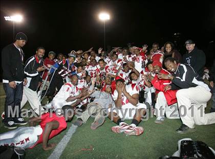Thumbnail 2 in View Park vs. Animo South Los Angeles (CIF LACS D3 FINAL) photogallery.