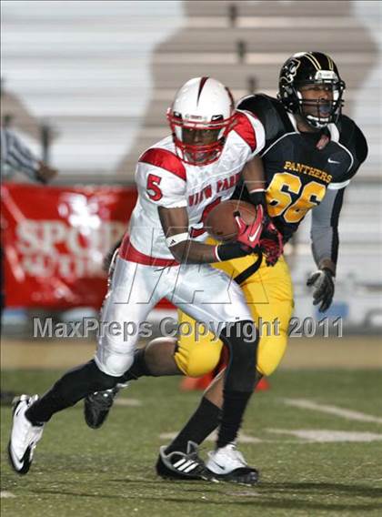 Thumbnail 2 in View Park vs. Animo South Los Angeles (CIF LACS D3 FINAL) photogallery.