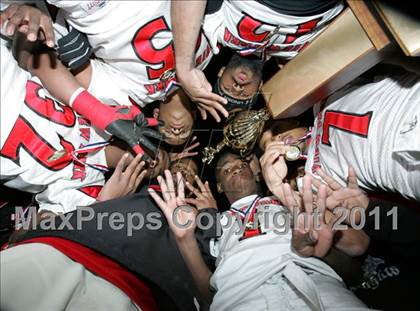 Thumbnail 3 in View Park vs. Animo South Los Angeles (CIF LACS D3 FINAL) photogallery.