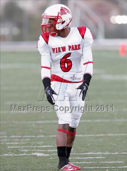 Thumbnail 2 in View Park vs. Animo South Los Angeles (CIF LACS D3 FINAL) photogallery.