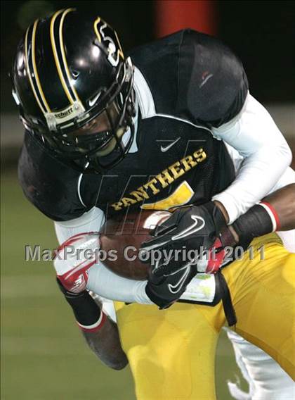 Thumbnail 3 in View Park vs. Animo South Los Angeles (CIF LACS D3 FINAL) photogallery.