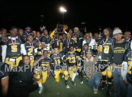 Thumbnail 1 in View Park vs. Animo South Los Angeles (CIF LACS D3 FINAL) photogallery.