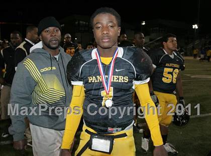 Thumbnail 2 in View Park vs. Animo South Los Angeles (CIF LACS D3 FINAL) photogallery.