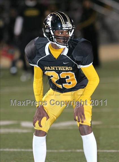 Thumbnail 2 in View Park vs. Animo South Los Angeles (CIF LACS D3 FINAL) photogallery.