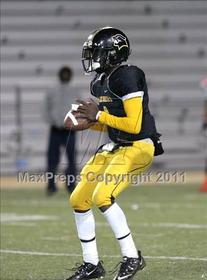 Thumbnail 2 in View Park vs. Animo South Los Angeles (CIF LACS D3 FINAL) photogallery.