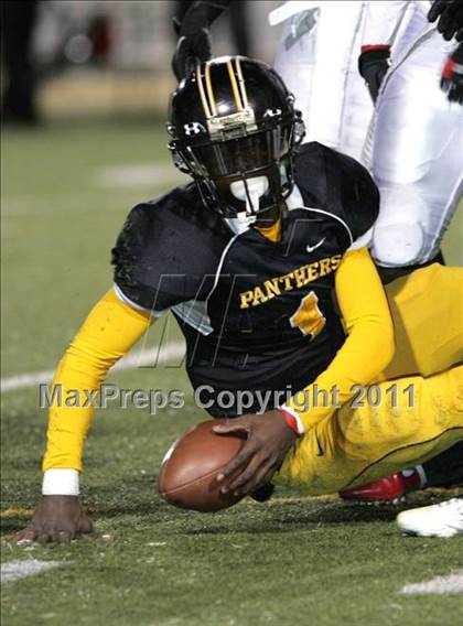 Thumbnail 2 in View Park vs. Animo South Los Angeles (CIF LACS D3 FINAL) photogallery.