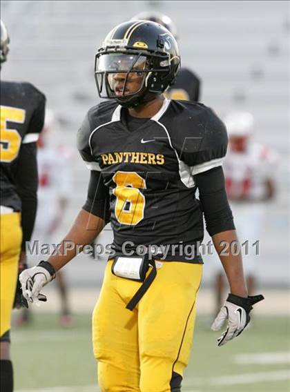 Thumbnail 2 in View Park vs. Animo South Los Angeles (CIF LACS D3 FINAL) photogallery.