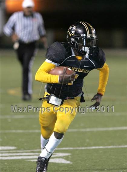 Thumbnail 3 in View Park vs. Animo South Los Angeles (CIF LACS D3 FINAL) photogallery.