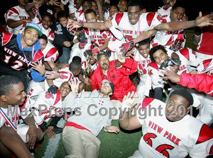 Thumbnail 3 in View Park vs. Animo South Los Angeles (CIF LACS D3 FINAL) photogallery.