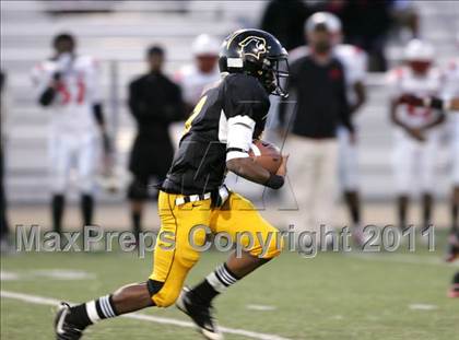 Thumbnail 2 in View Park vs. Animo South Los Angeles (CIF LACS D3 FINAL) photogallery.