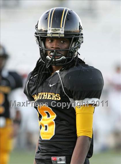 Thumbnail 3 in View Park vs. Animo South Los Angeles (CIF LACS D3 FINAL) photogallery.