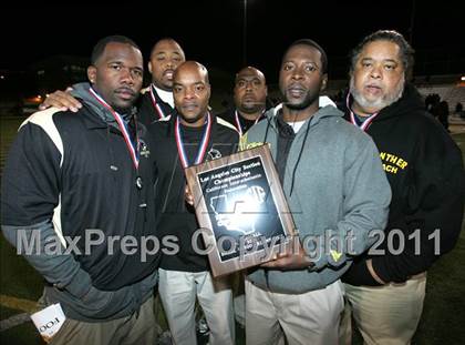 Thumbnail 3 in View Park vs. Animo South Los Angeles (CIF LACS D3 FINAL) photogallery.