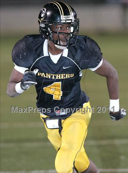 Thumbnail 3 in View Park vs. Animo South Los Angeles (CIF LACS D3 FINAL) photogallery.
