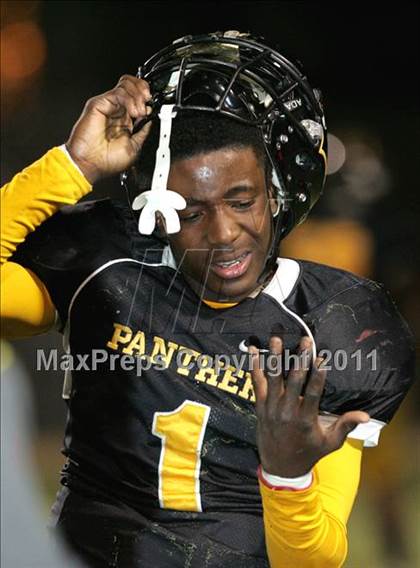 Thumbnail 2 in View Park vs. Animo South Los Angeles (CIF LACS D3 FINAL) photogallery.