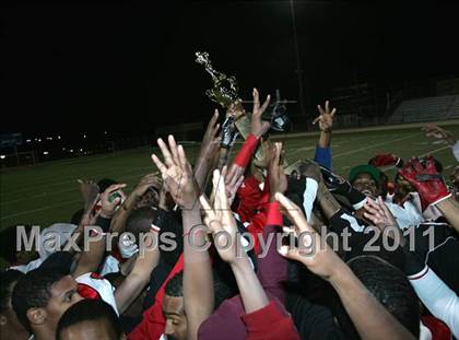 Thumbnail 3 in View Park vs. Animo South Los Angeles (CIF LACS D3 FINAL) photogallery.