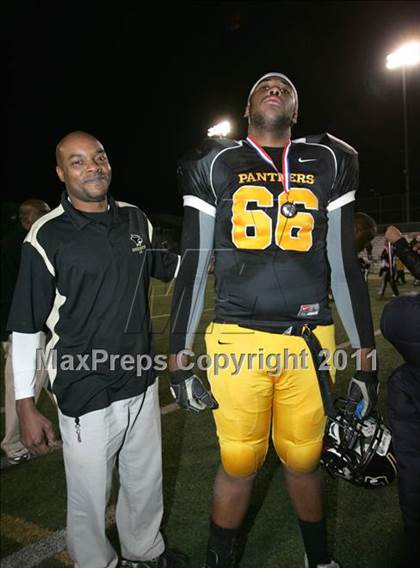 Thumbnail 3 in View Park vs. Animo South Los Angeles (CIF LACS D3 FINAL) photogallery.