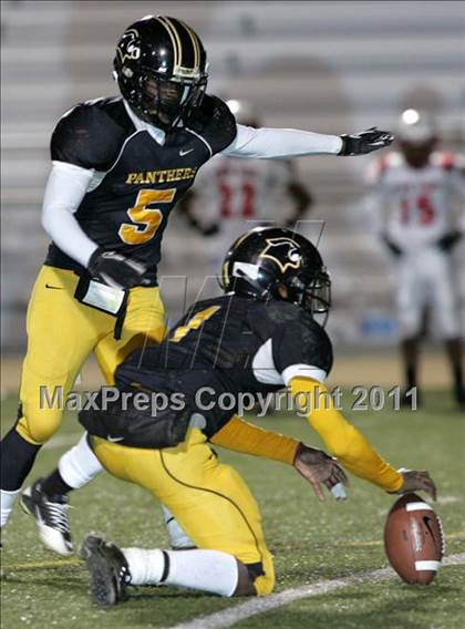 Thumbnail 1 in View Park vs. Animo South Los Angeles (CIF LACS D3 FINAL) photogallery.