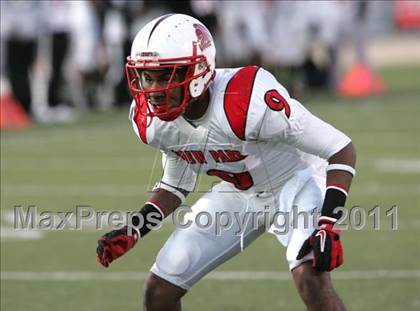 Thumbnail 2 in View Park vs. Animo South Los Angeles (CIF LACS D3 FINAL) photogallery.