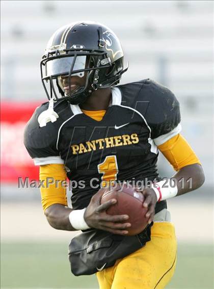 Thumbnail 3 in View Park vs. Animo South Los Angeles (CIF LACS D3 FINAL) photogallery.