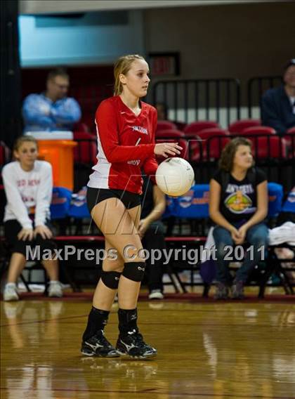 Thumbnail 2 in Northeastern vs. Newton-Conover (NCHSAA 2A Final) photogallery.