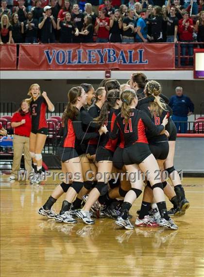 Thumbnail 1 in Northeastern vs. Newton-Conover (NCHSAA 2A Final) photogallery.