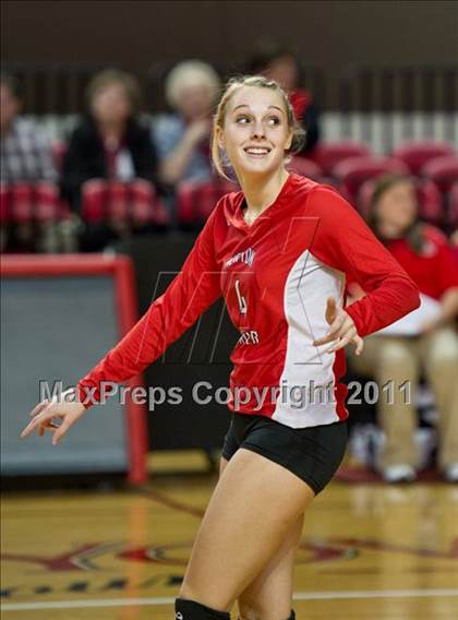 Thumbnail 3 in Northeastern vs. Newton-Conover (NCHSAA 2A Final) photogallery.