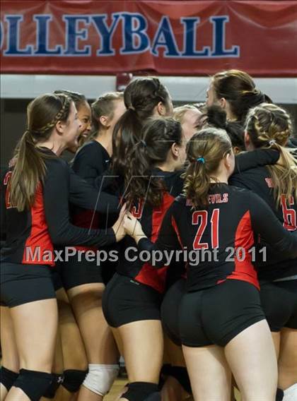 Thumbnail 2 in Northeastern vs. Newton-Conover (NCHSAA 2A Final) photogallery.