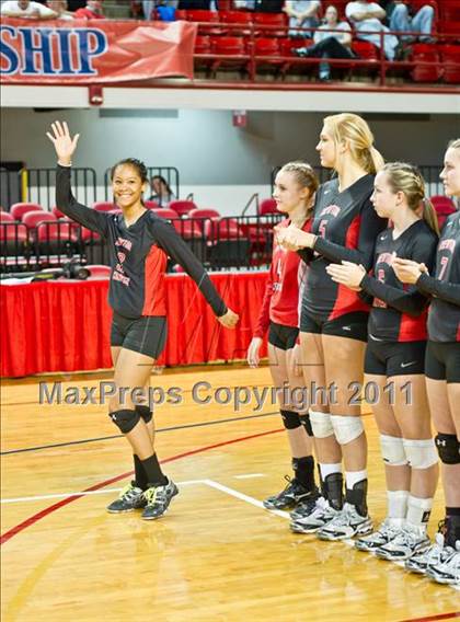 Thumbnail 2 in Northeastern vs. Newton-Conover (NCHSAA 2A Final) photogallery.