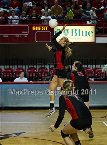 Thumbnail 2 in Northeastern vs. Newton-Conover (NCHSAA 2A Final) photogallery.
