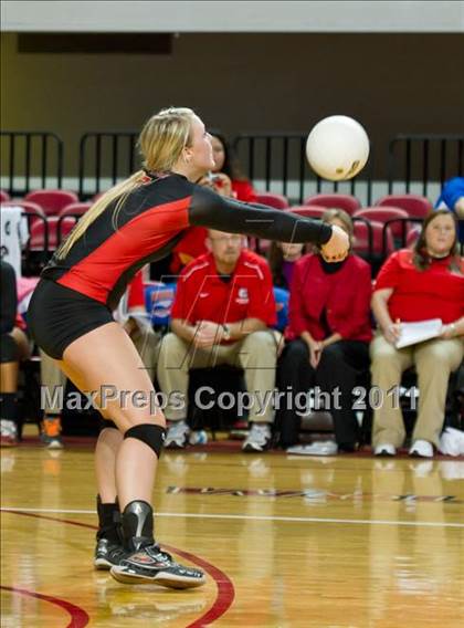 Thumbnail 2 in Northeastern vs. Newton-Conover (NCHSAA 2A Final) photogallery.