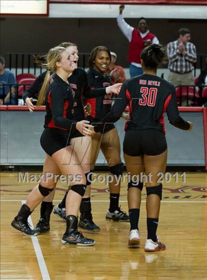 Thumbnail 1 in Northeastern vs. Newton-Conover (NCHSAA 2A Final) photogallery.