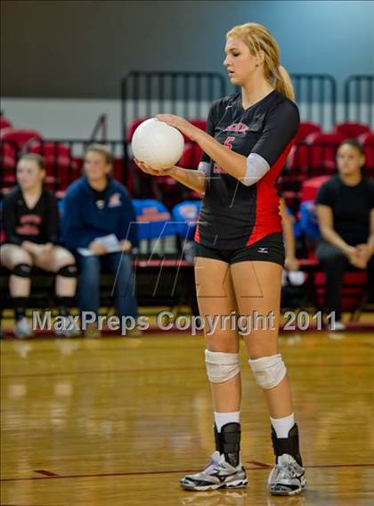 Thumbnail 3 in Northeastern vs. Newton-Conover (NCHSAA 2A Final) photogallery.