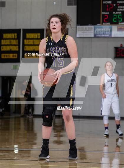 Thumbnail 1 in Willows vs. Lassen (NSCIF D4 Final) photogallery.