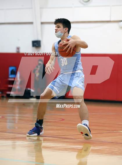 Thumbnail 3 in Iroquois vs. St. Mary's photogallery.