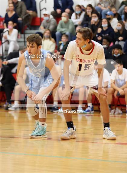 Thumbnail 3 in Iroquois vs. St. Mary's photogallery.
