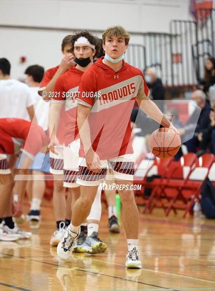 Thumbnail 3 in Iroquois vs. St. Mary's photogallery.
