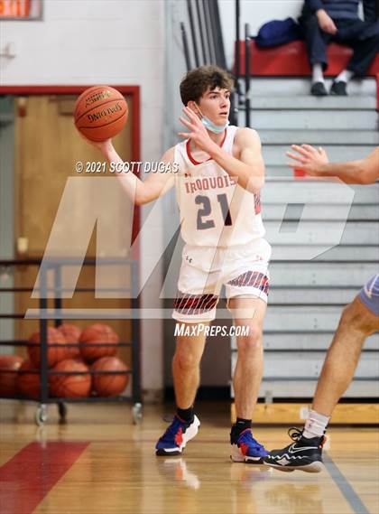 Thumbnail 2 in Iroquois vs. St. Mary's photogallery.