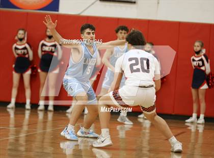Thumbnail 3 in Iroquois vs. St. Mary's photogallery.