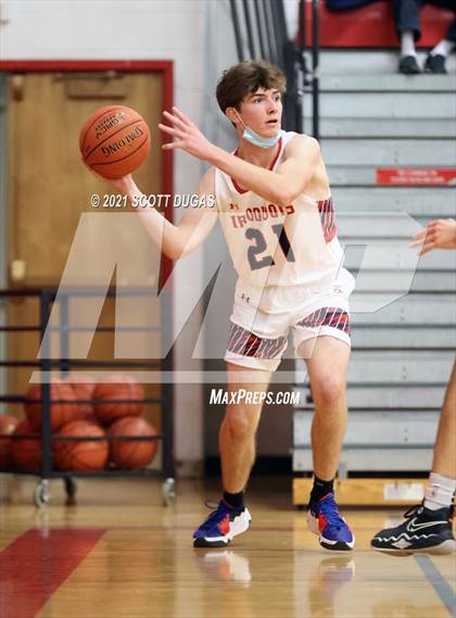 Thumbnail 1 in Iroquois vs. St. Mary's photogallery.