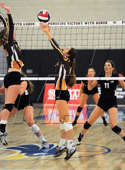 Thumbnail 1 in Parker vs. Menlo (CIF State D4 Final) photogallery.