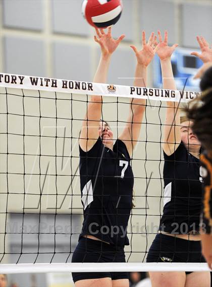 Thumbnail 2 in Parker vs. Menlo (CIF State D4 Final) photogallery.