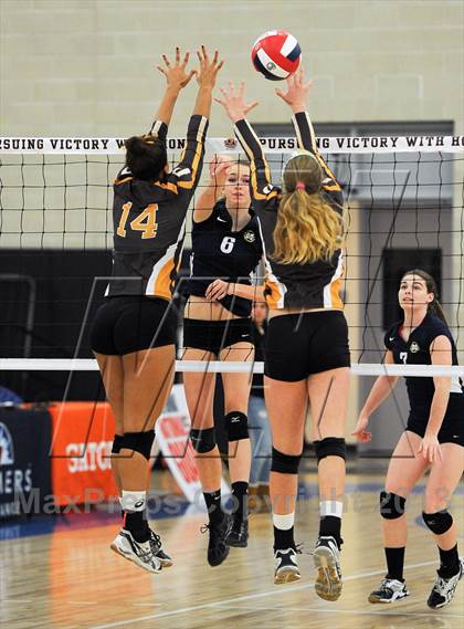 Thumbnail 1 in Parker vs. Menlo (CIF State D4 Final) photogallery.