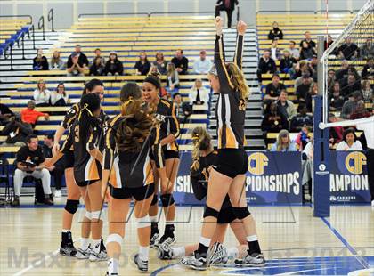 Thumbnail 3 in Parker vs. Menlo (CIF State D4 Final) photogallery.