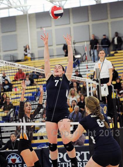 Thumbnail 1 in Parker vs. Menlo (CIF State D4 Final) photogallery.