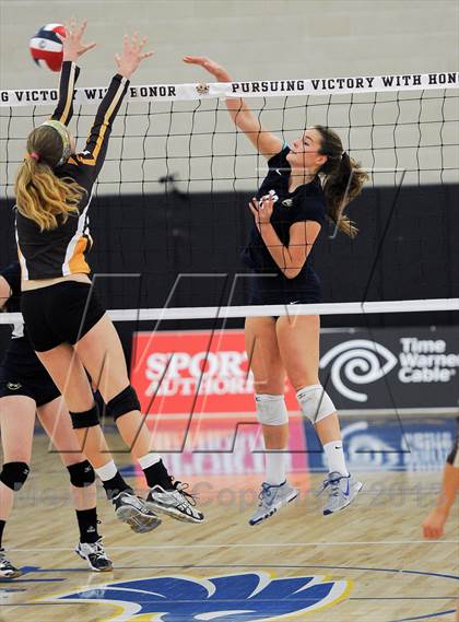 Thumbnail 3 in Parker vs. Menlo (CIF State D4 Final) photogallery.