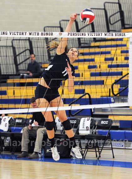 Thumbnail 1 in Parker vs. Menlo (CIF State D4 Final) photogallery.