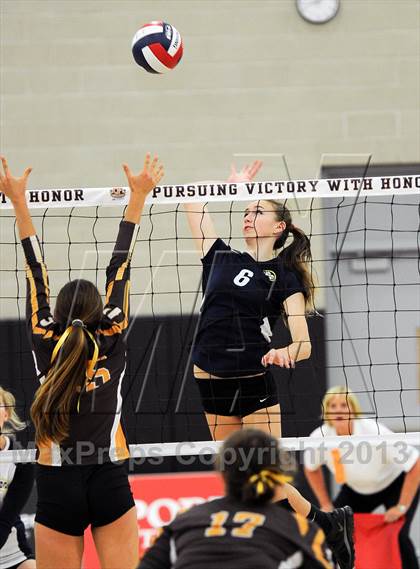 Thumbnail 2 in Parker vs. Menlo (CIF State D4 Final) photogallery.