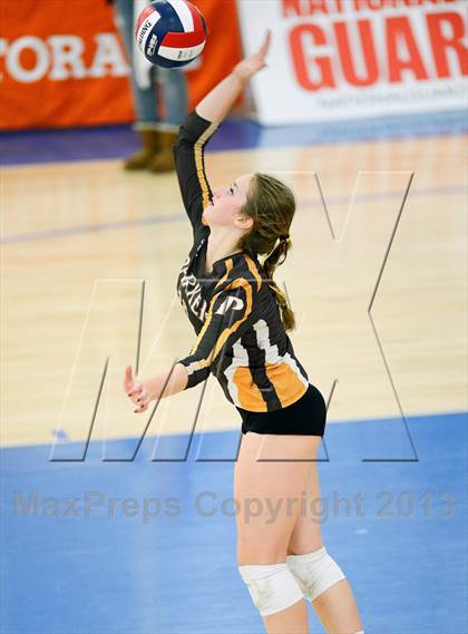 Thumbnail 2 in Parker vs. Menlo (CIF State D4 Final) photogallery.