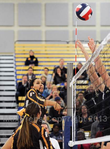 Thumbnail 2 in Parker vs. Menlo (CIF State D4 Final) photogallery.